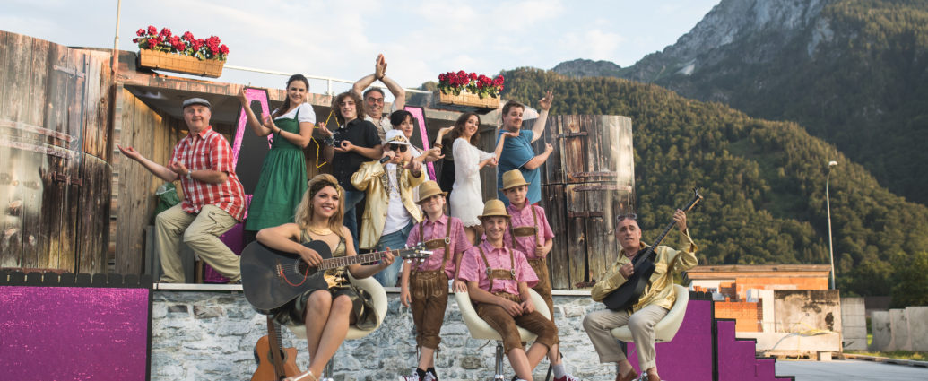 ALLES HEILIGE: Ensemble | Salzburger Strassentheater