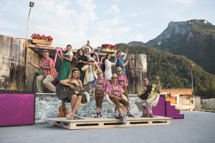 ALLES HEILIGE: Ensemble | Salzburger Strassentheater