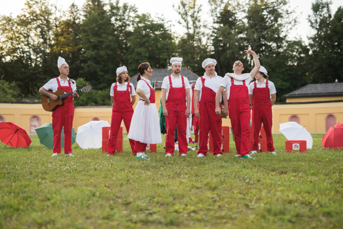 Singen wir das Beste draus | Salzburger Strassentheater